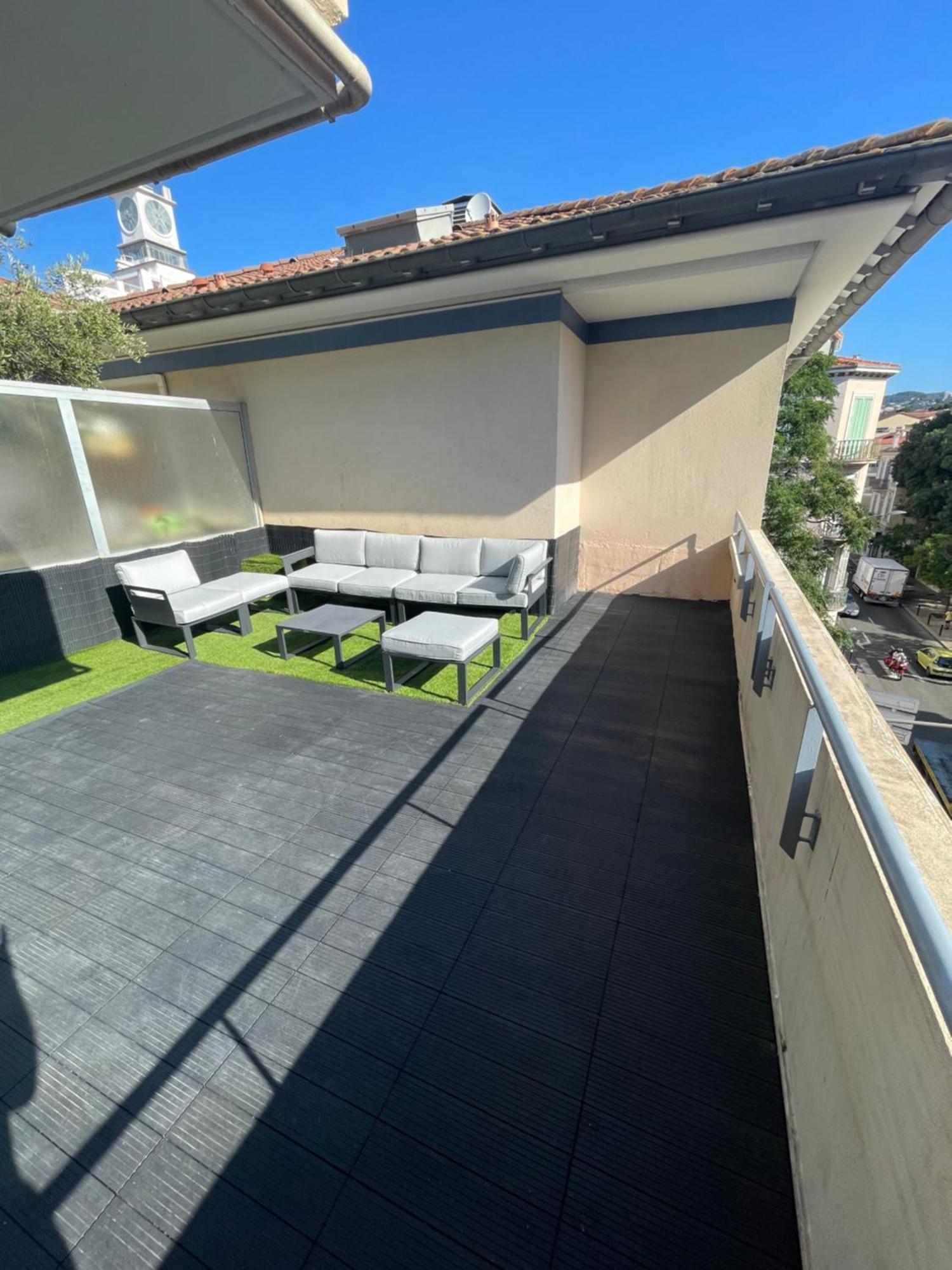 Terrasse Parking Prive